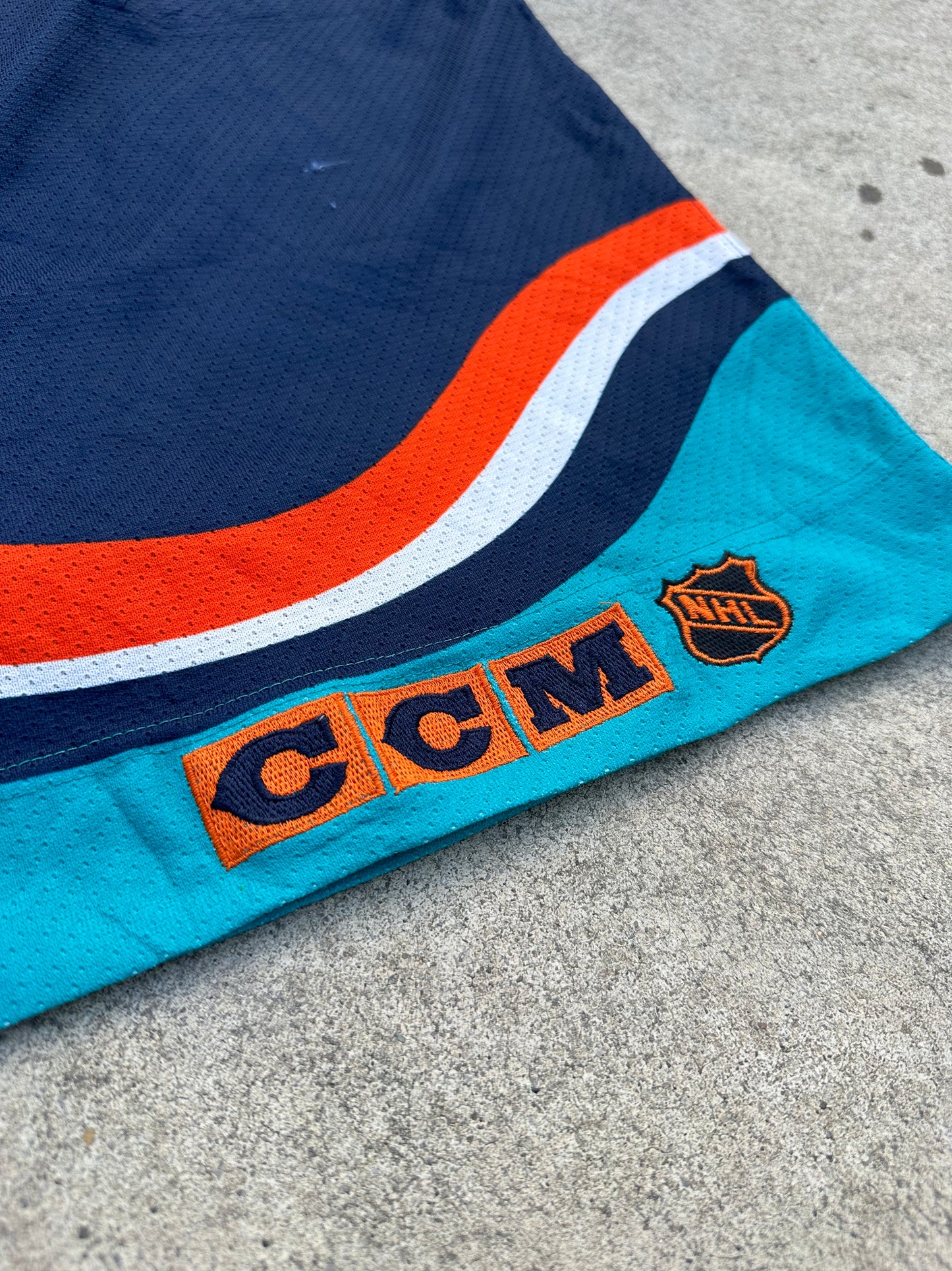 CCM New York Islanders Wave Fisherman NHL Hockey Jersey L 52 Blue