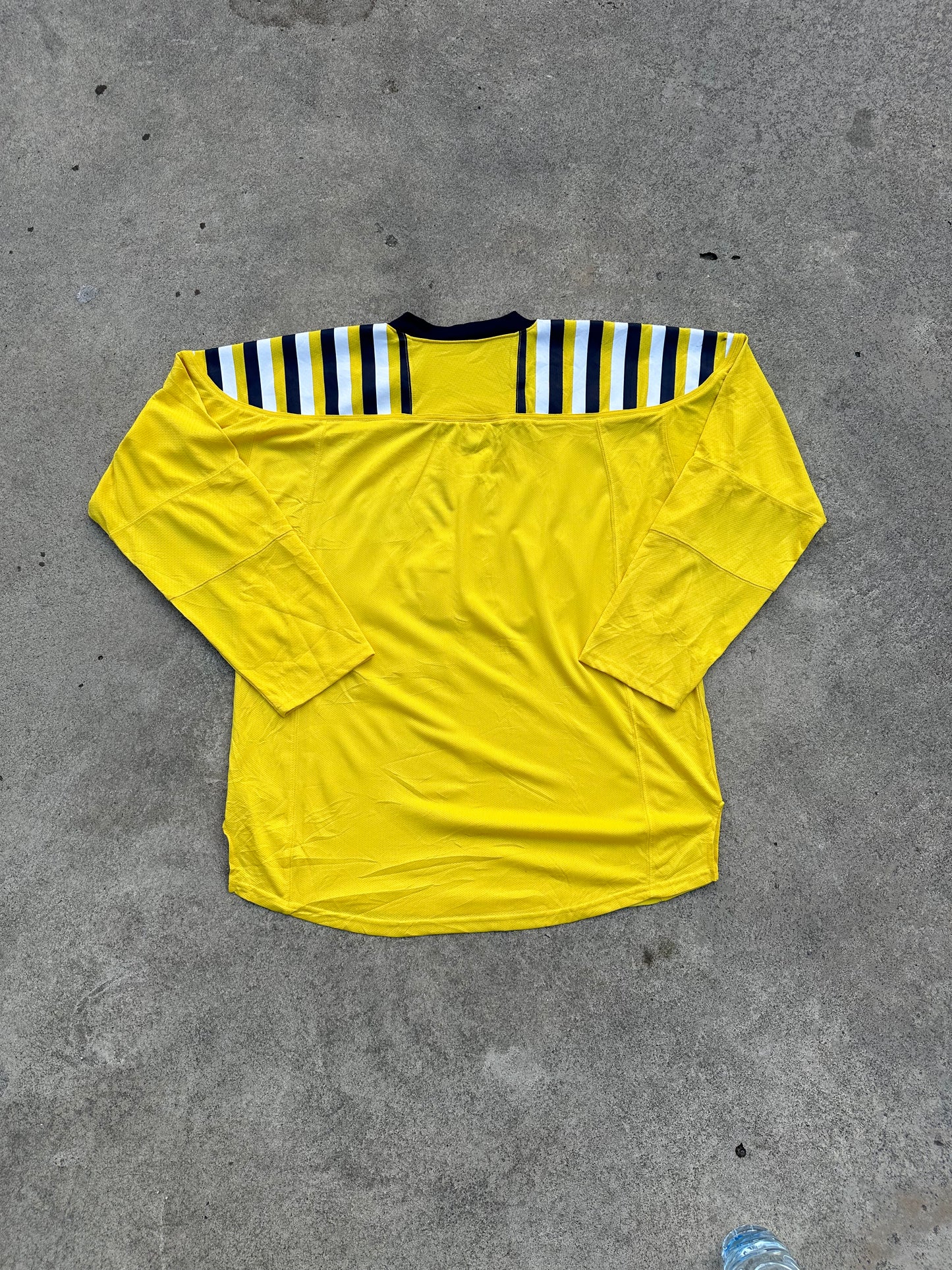 Michigan Wolverines 2010s Big CHILL Reebok hockey jersey M gold Alt NCAA
