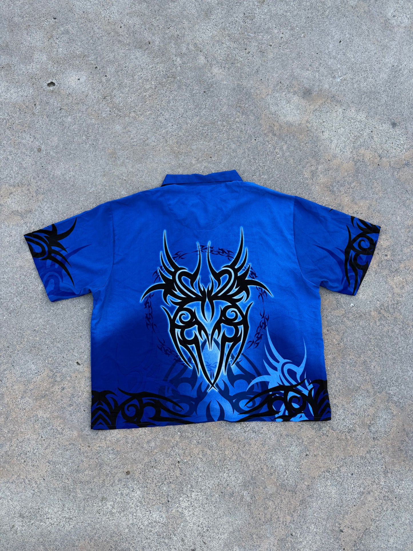 Camisa Vintage NO BOUNDARIES™ Años 2000 Azul Rey Estampado Tribal Abstracto - Talla 3X-LARGE