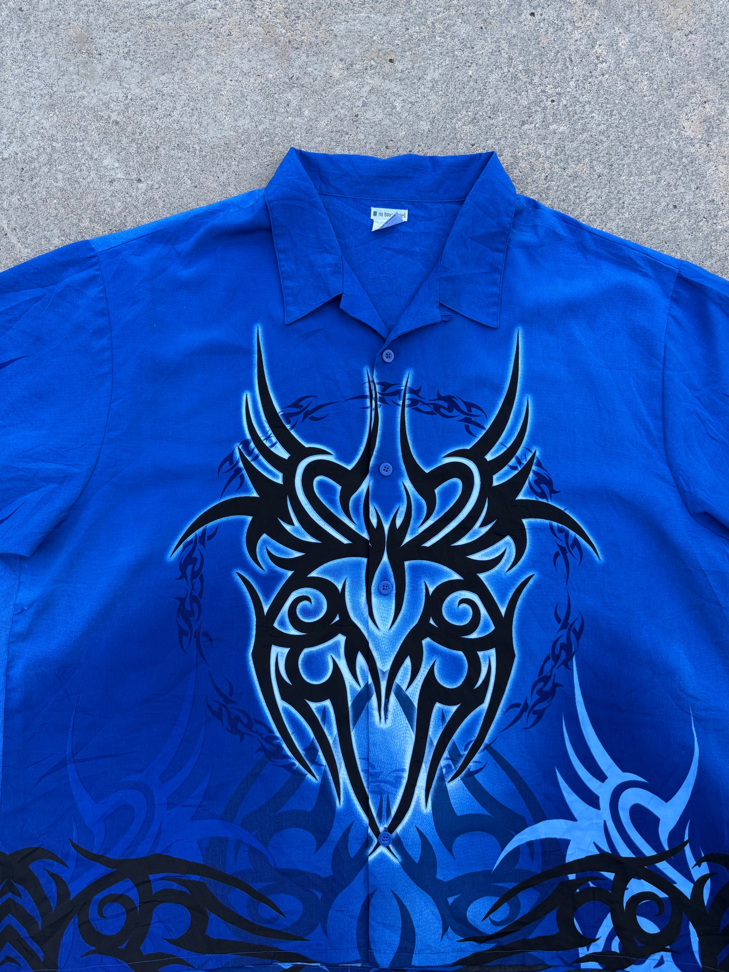 Camisa Vintage NO BOUNDARIES™ Años 2000 Azul Rey Estampado Tribal Abstracto - Talla 3X-LARGE